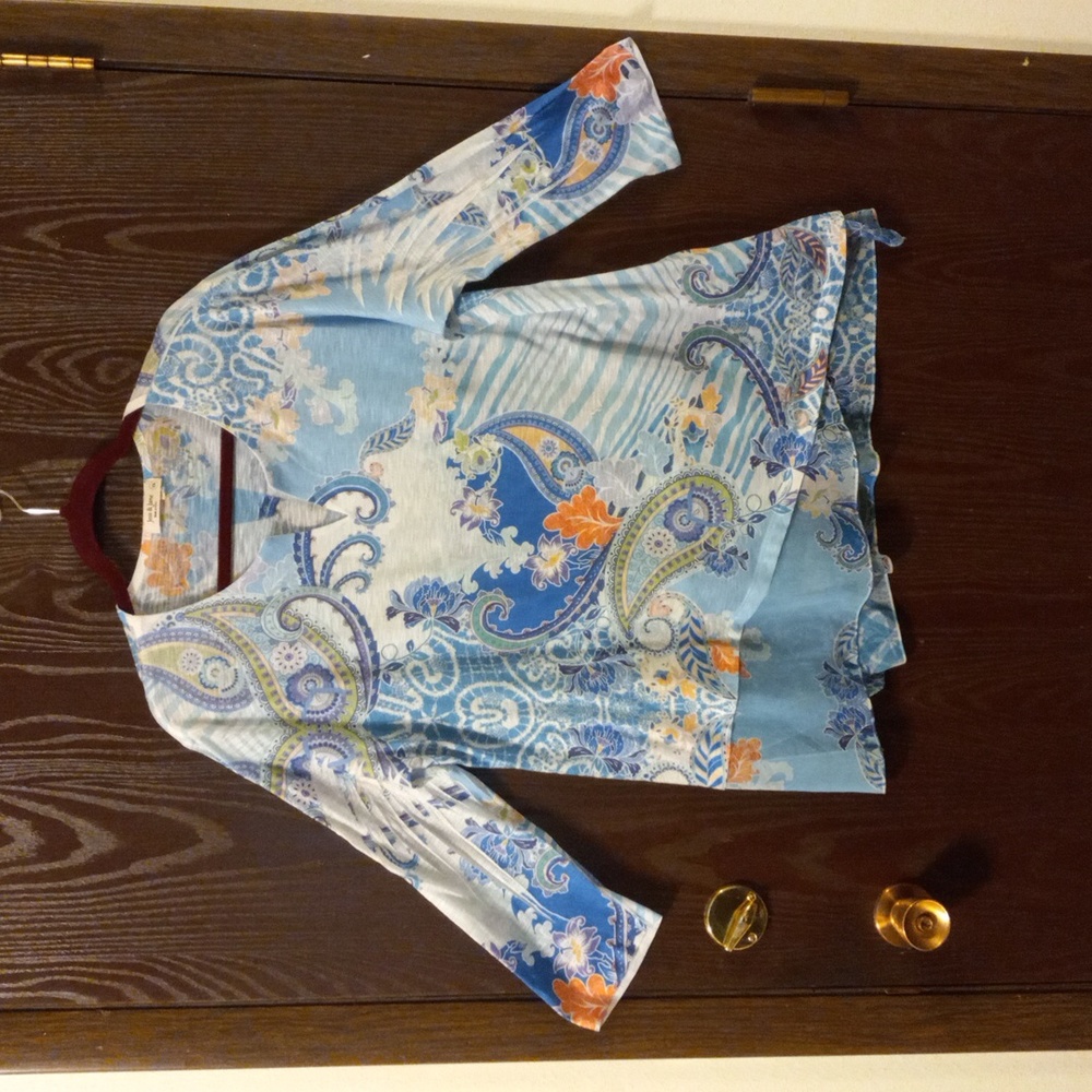 Jess and Jane 3/4 sleeve multimedia high low hem shirt. Beachy, festival, boho.